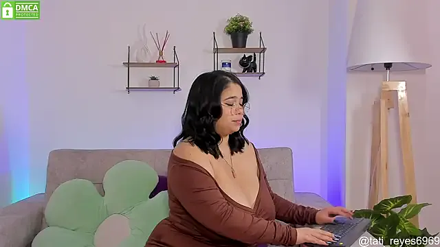 tati_reyess on StripChat 