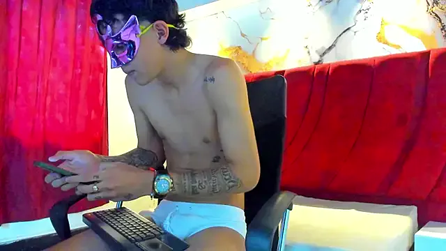 Xander_owen — PLAY NIPPLES