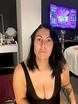 xCharlie_MILFx — Strip tease and dance