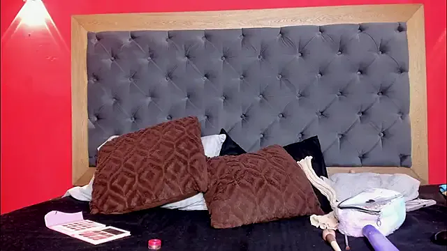 YayaHilton on StripChat 