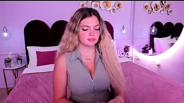 ZaraBloom on StripChat 